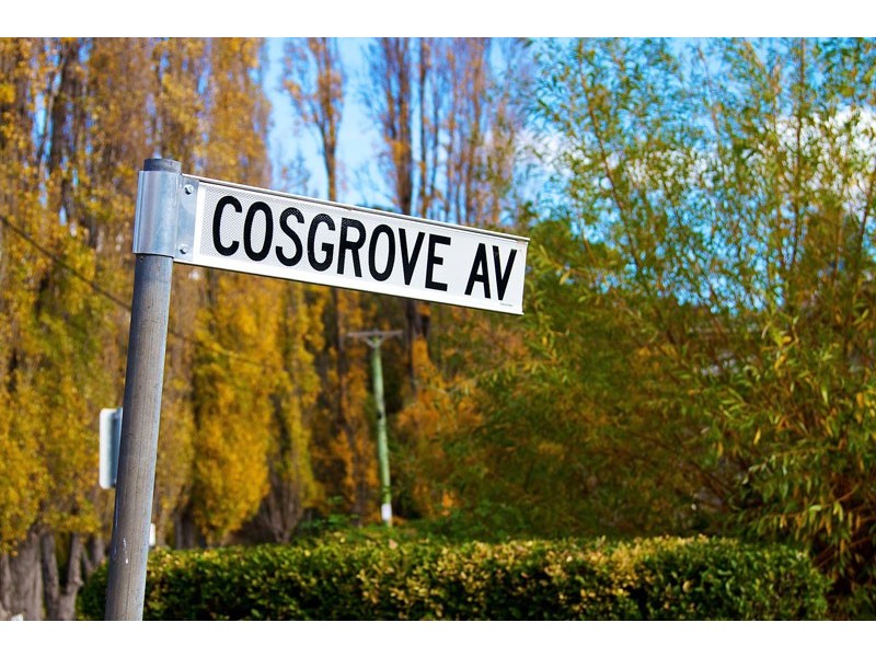 17 Cosgrove Avenue, South Hobart TAS 7004
