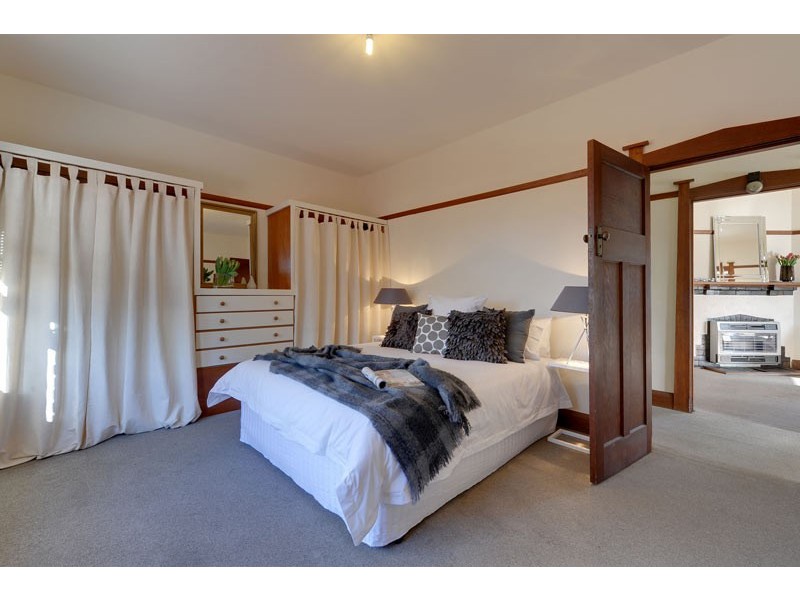 18 Oakley Street, New Town TAS 7008