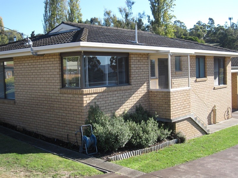 2/23 WELLWOOD STREET, New Town TAS 7008