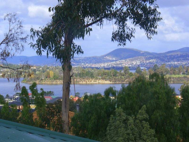 16 Clives Avenue, Old Beach TAS 7017