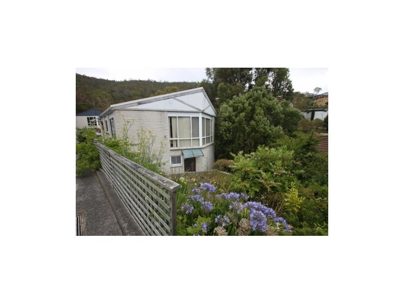 1/13 Dalkieth Court, Sandy Bay TAS 7005