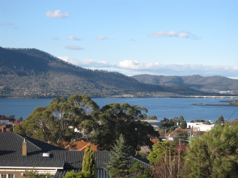 6 BARCLAY CRESCENT, Rosetta TAS 7010