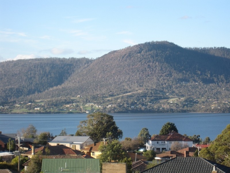 6 BARCLAY CRESCENT, Rosetta TAS 7010