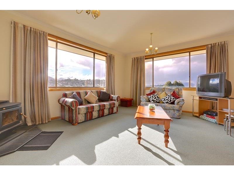 14 Shirley Boulevard, Lenah Valley TAS 7008