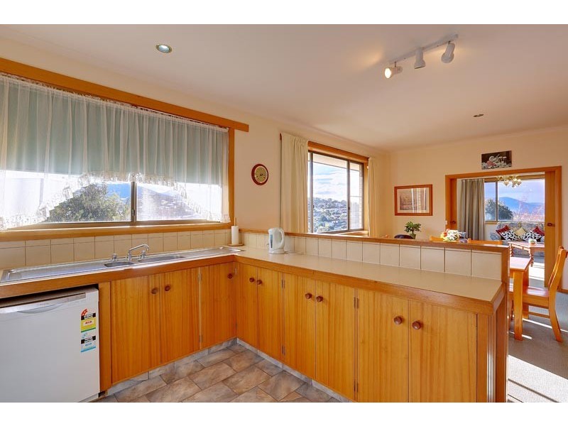 14 Shirley Boulevard, Lenah Valley TAS 7008