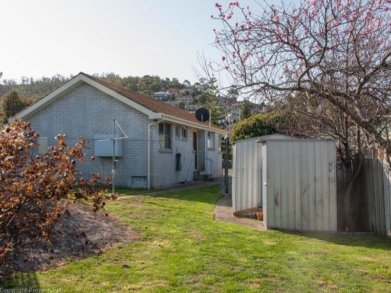 12 Lara Street, Howrah TAS 7018