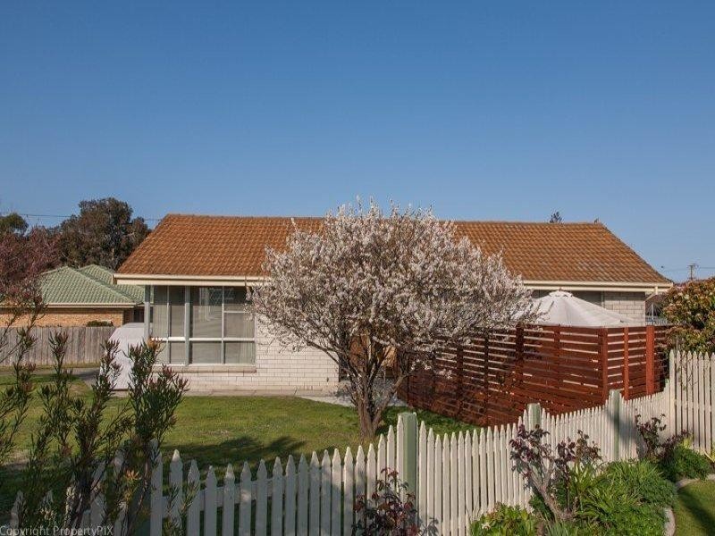 12 Lara Street, Howrah TAS 7018
