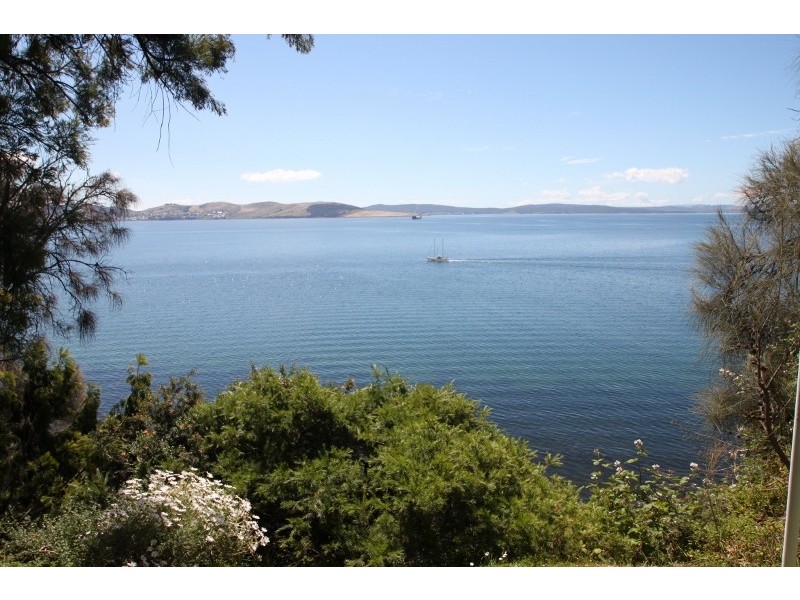 42 Flinders Avenue, Taroona TAS 7053