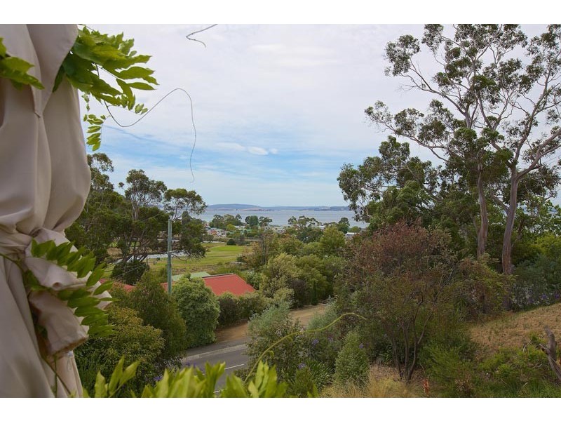 17 Roslyn Avenue, Kingston Beach TAS 7050