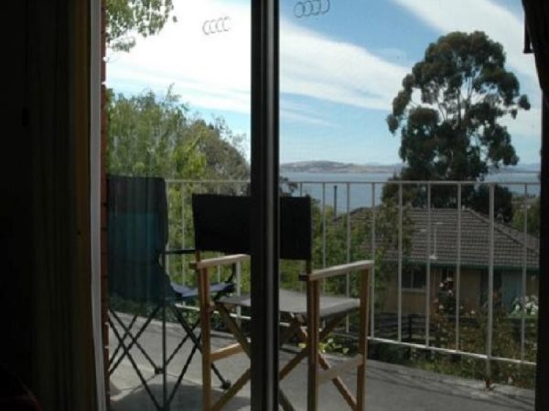 1/236 Roslyn Avenue, Blackmans Bay TAS 7052