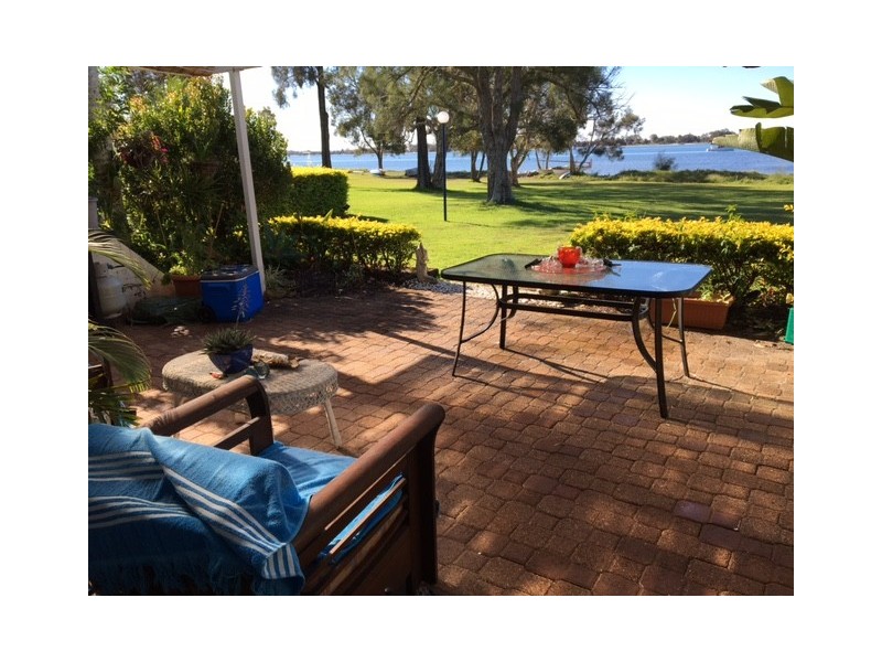 Sandstone Point QLD 4511