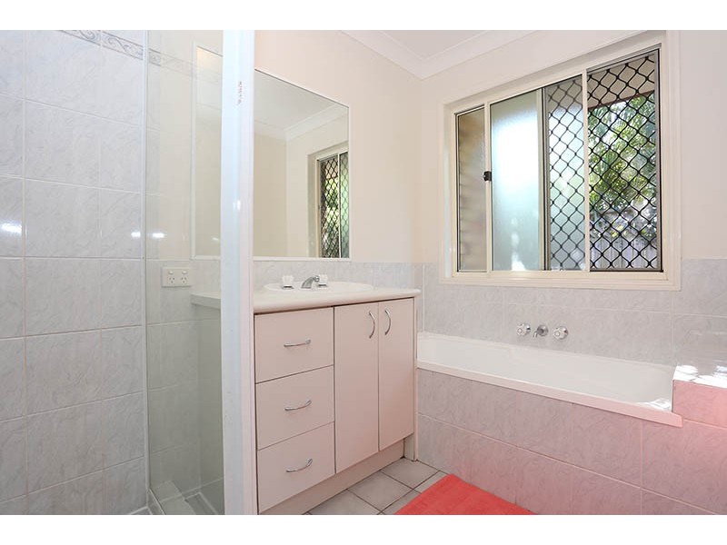 15 Salmon Place, Sandstone Point QLD 4511