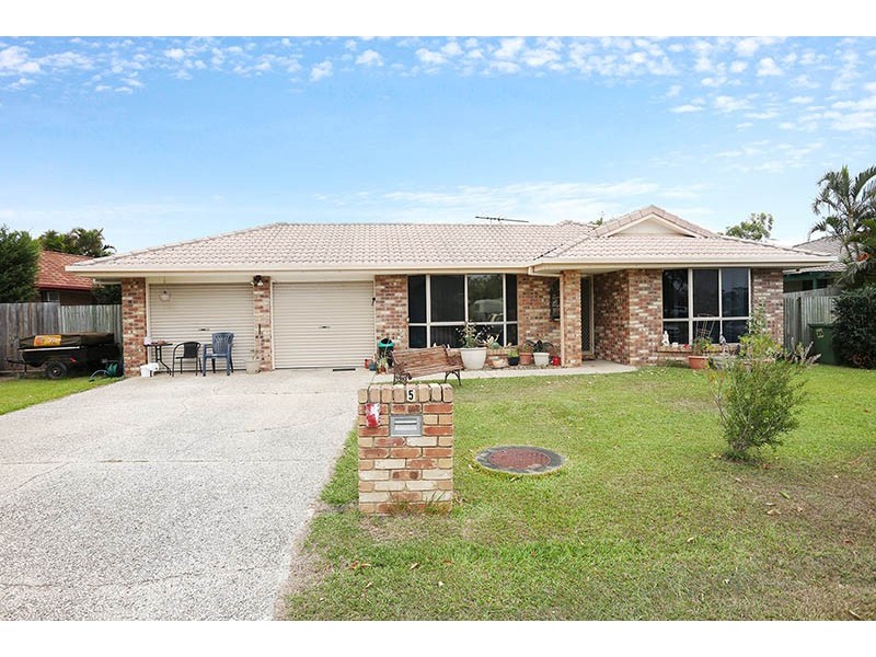 35 Mackerel Street, Sandstone Point QLD 4511