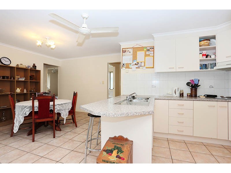 35 Mackerel Street, Sandstone Point QLD 4511