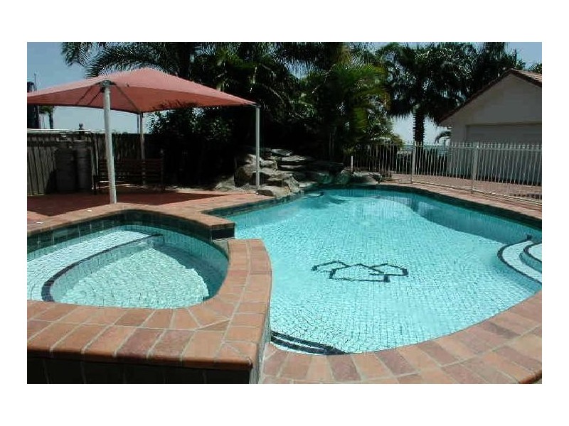 3/18 Spinnaker quays, Sandstone Point QLD 4511