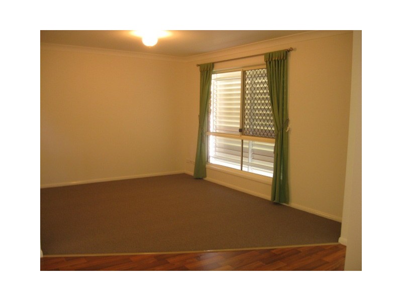 15 Salmon Place, Sandstone Point QLD 4511