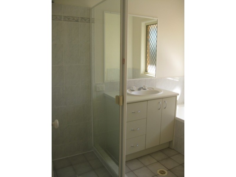 15 Salmon Place, Sandstone Point QLD 4511