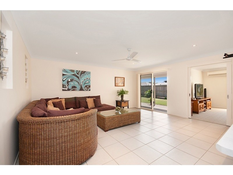 2 Dewdrop Place, Ningi QLD 4511