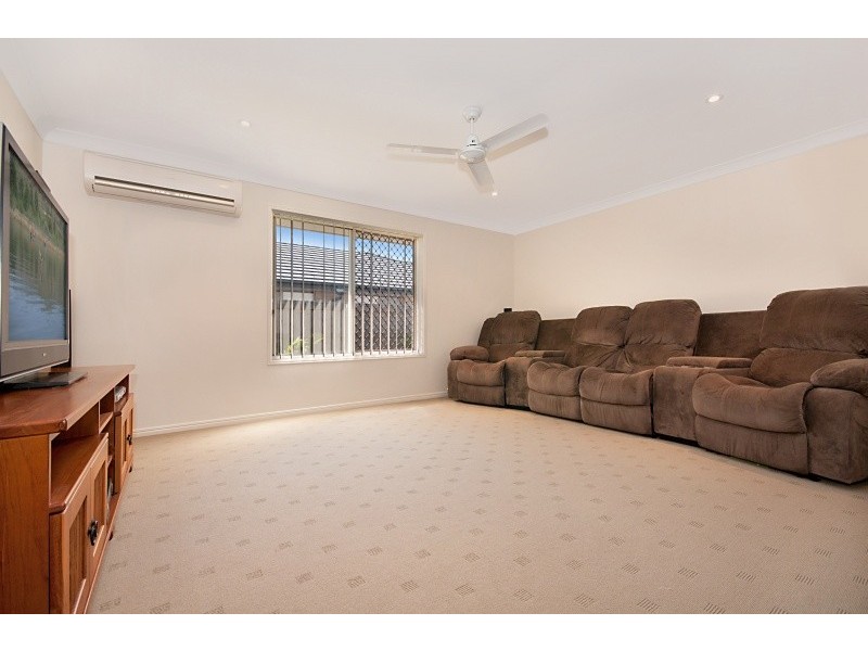 2 Dewdrop Place, Ningi QLD 4511