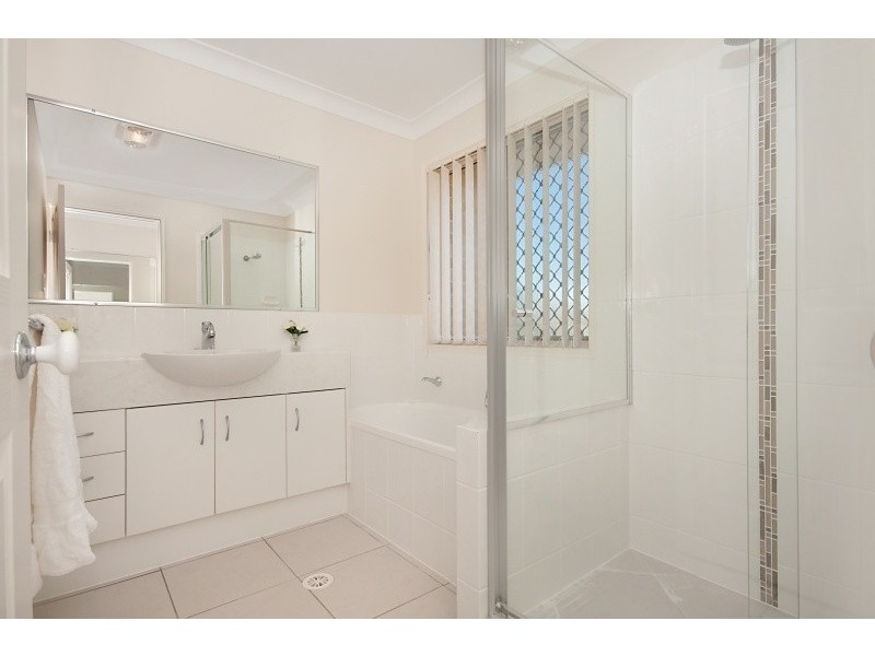 2 Dewdrop Place, Ningi QLD 4511