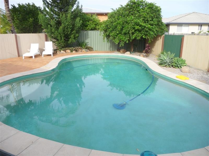 14 Carter Court, Sandstone Point QLD 4511