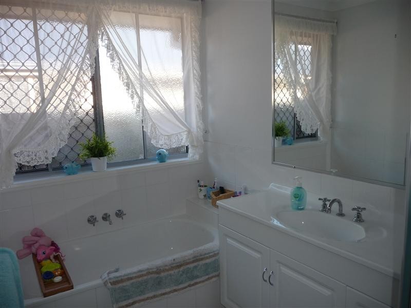 9 Saint Smith Road, Beachmere QLD 4510