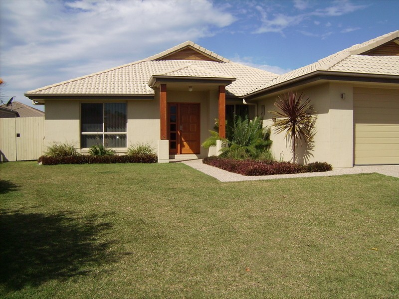 5 Dunwich Court, Sandstone Point QLD 4511