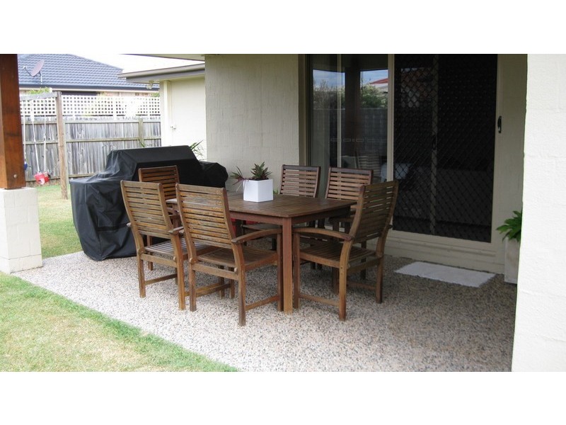 5 Dunwich Court, Sandstone Point QLD 4511