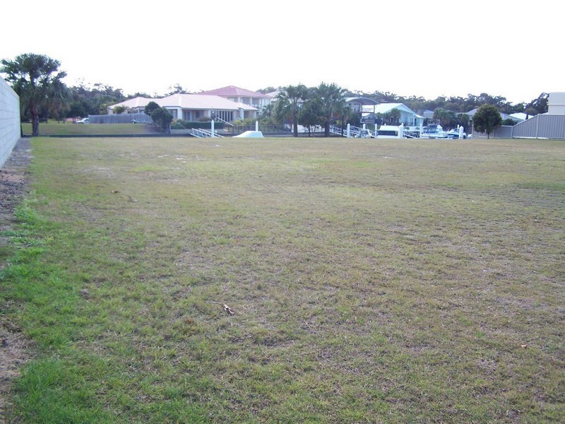 18 Raptor Pde, Banksia Beach QLD 4507