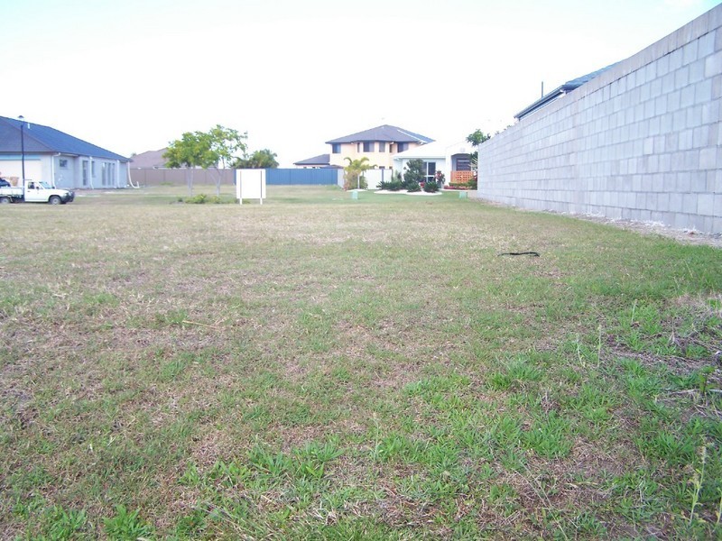 18 Raptor Pde, Banksia Beach QLD 4507