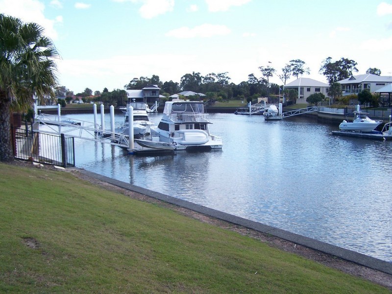 18 Raptor Pde, Banksia Beach QLD 4507