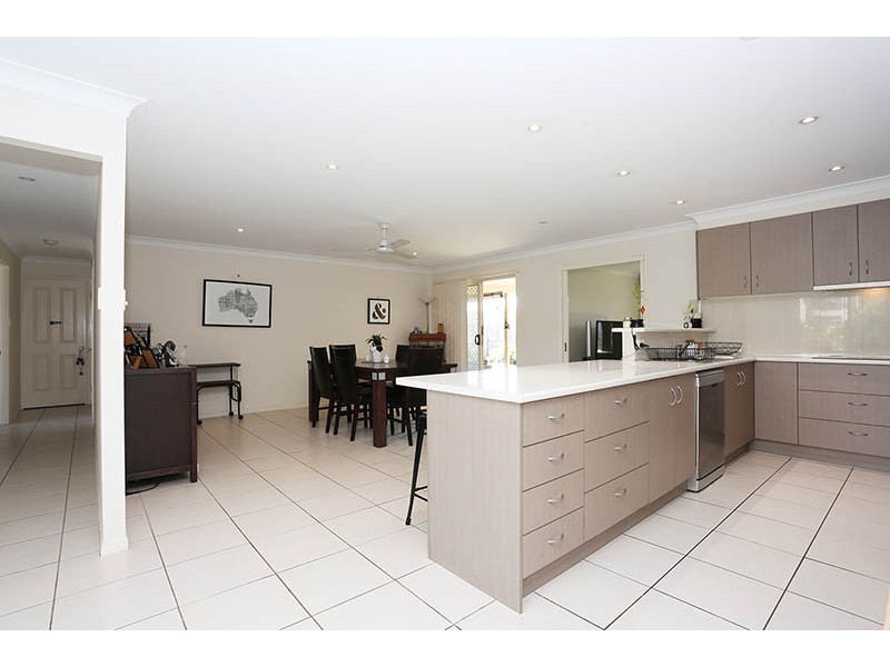 2 Dewdrop Place, Ningi QLD 4511