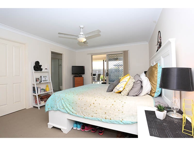 2 Dewdrop Place, Ningi QLD 4511