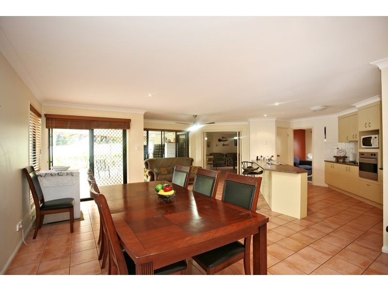 9 Sunbrite Court, Sandstone Point QLD 4511