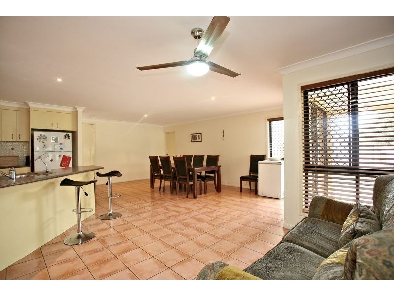 9 Sunbrite Court, Sandstone Point QLD 4511