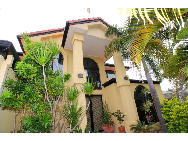 9 Sunbrite Court, Sandstone Point QLD 4511