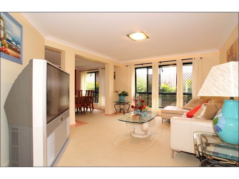 9 Sunbrite Court, Sandstone Point QLD 4511