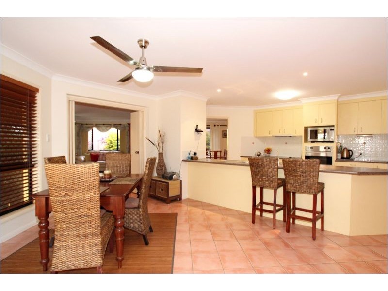 9 Sunbrite Court, Sandstone Point QLD 4511