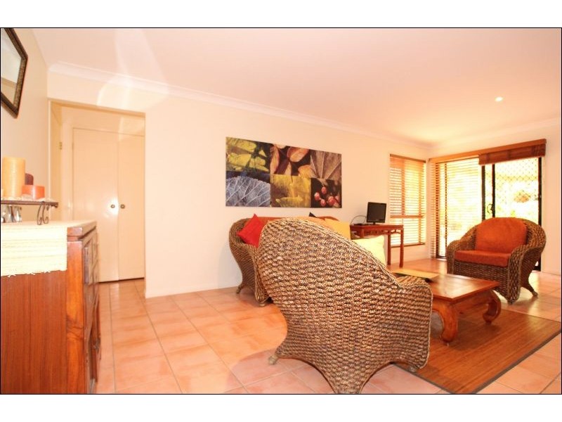 9 Sunbrite Court, Sandstone Point QLD 4511