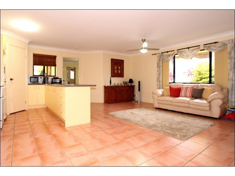 9 Sunbrite Court, Sandstone Point QLD 4511
