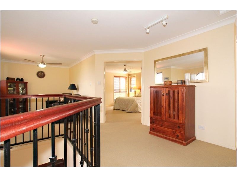 9 Sunbrite Court, Sandstone Point QLD 4511