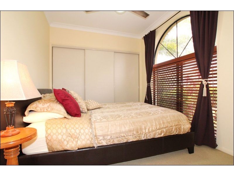 9 Sunbrite Court, Sandstone Point QLD 4511