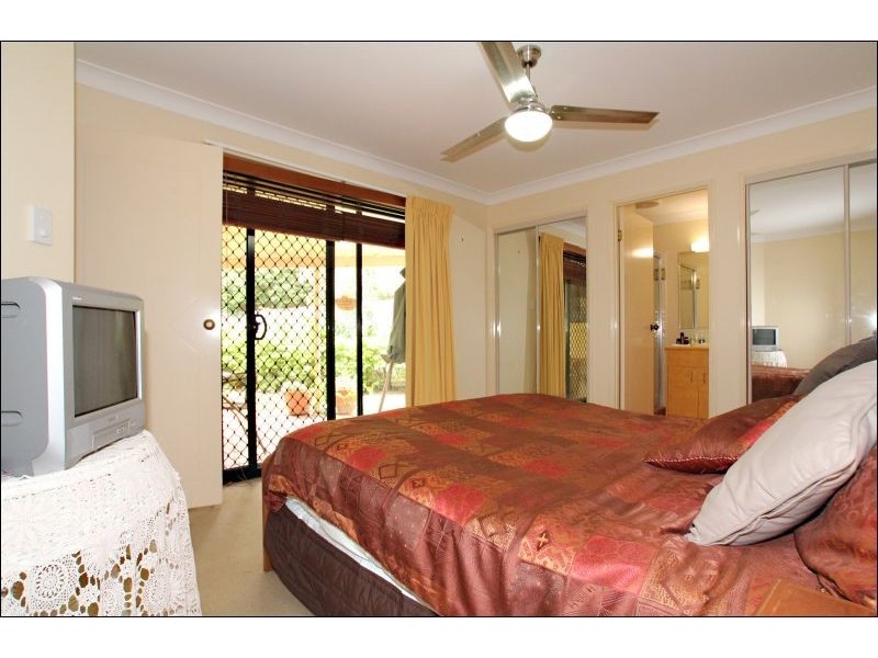 9 Sunbrite Court, Sandstone Point QLD 4511