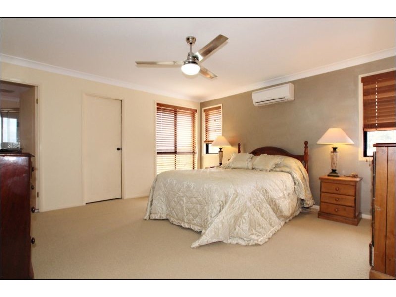 9 Sunbrite Court, Sandstone Point QLD 4511