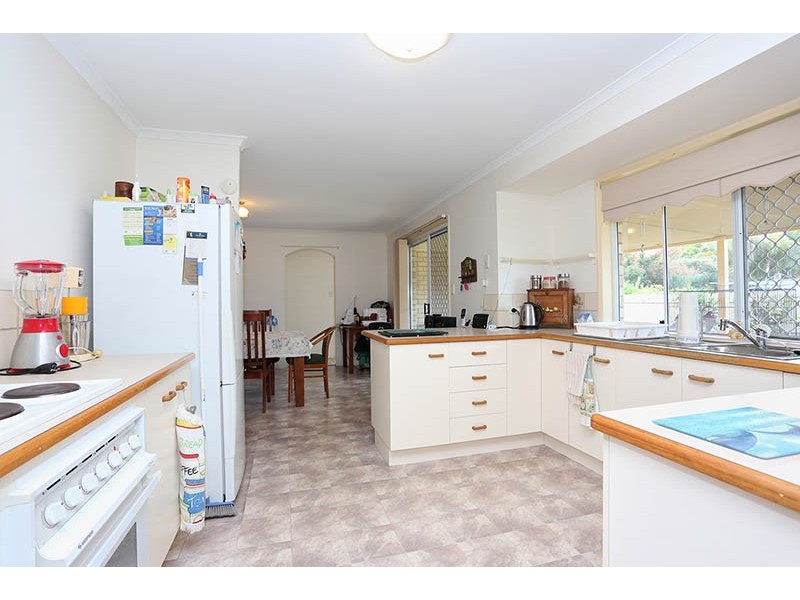 14 Trent Court, Sandstone Point QLD 4511