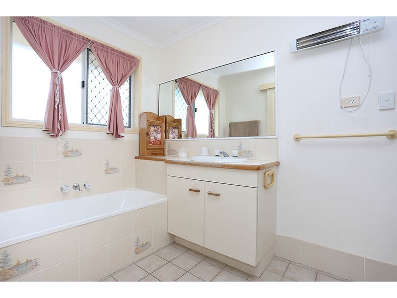 14 Trent Court, Sandstone Point QLD 4511