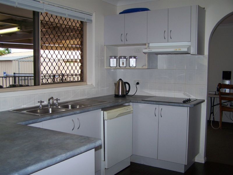 34 Mackerel Street, Sandstone Point QLD 4511