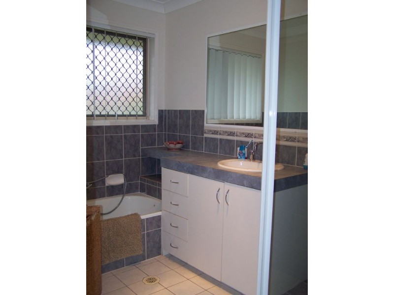 34 Mackerel Street, Sandstone Point QLD 4511