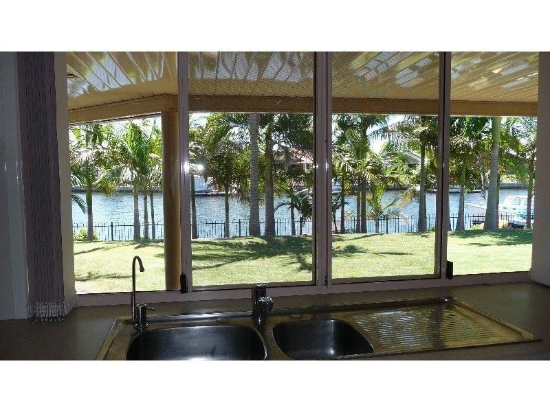 28 Topsail Circuit, Banksia Beach QLD 4507