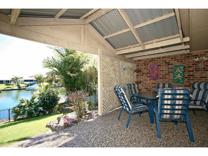 1/11  Pentas Drive, Bongaree QLD 4507